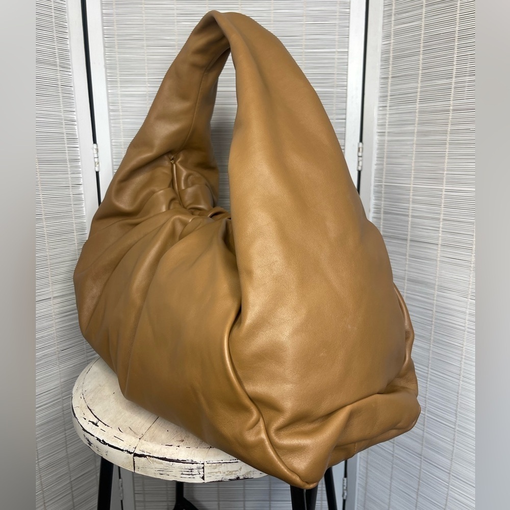 Bottega Veneta The Pouch Large Tan Leather Slouchy Clutch Made Italy OS - Picture 2 of 15